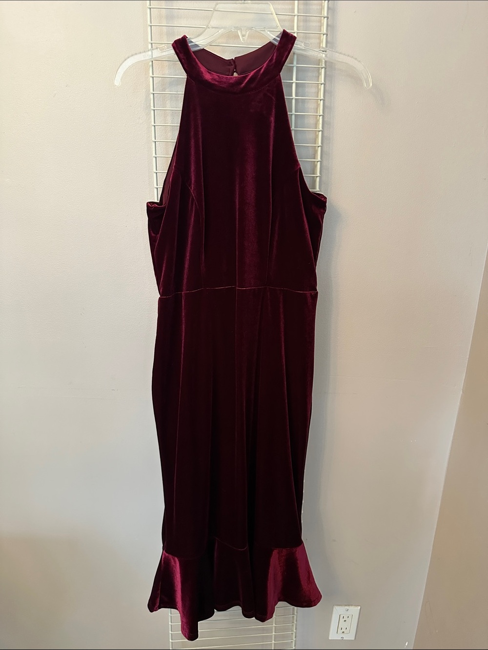 Sleeveless Velvet Midi Dress in Burgundy
